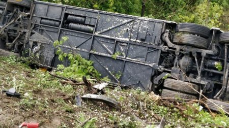 Ermənistanda sərnişin avtobusu aşdı: 18 yaralı var - VİDEO