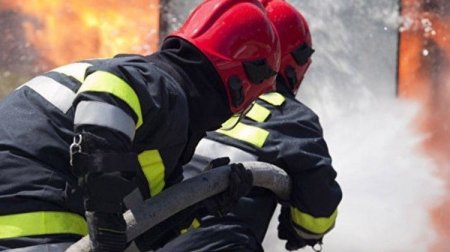 Sumqayıtda beşmərtəbəli yaşayış binasında yanğın oldu