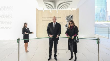 Prezident və birinci xanım Bakıda Zəfər muzeyinin açılışında – FOTO