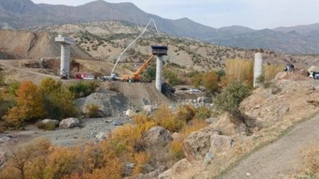 Türkiyədə körpü çöküb – Ölənlər var