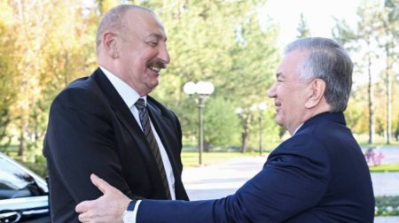 Mirziyoyev İlham Əliyevi belə qarşıladı – VİDEO