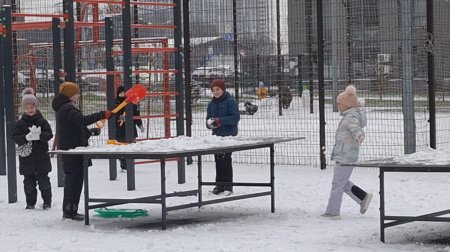 Kiyevdə müharibənin acısını unutduran ilk qar – FOTO