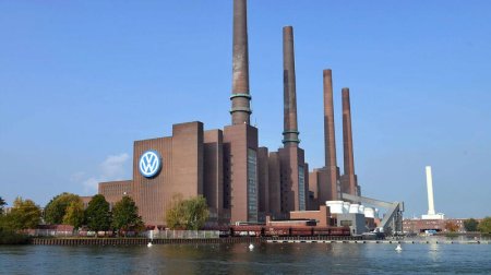Volkswagen ilk dəfə Almaniyada zavodunu bağlayır - 35 min işçi....