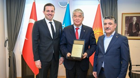 TÜRKSOY-un baş katibinə "Turan bilgəsi" nominasiyası təqdim edildi