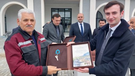 Xıdırlı kəndində 16 ailəyə mənzillərin açarları təqdim edildi - FOTO