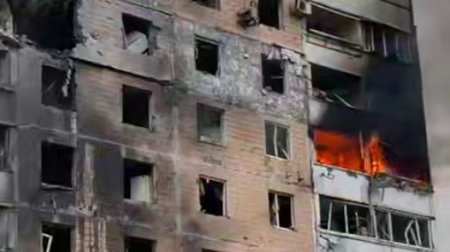 Rusiya Zaporojyedə yaşayış binalarını VURDU - VİDEO