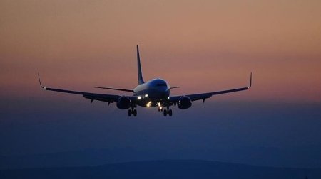 Moskvadan Antalyaya uçan təyyarə təcili eniş etdi