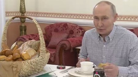 Çörəkxananın sahibi Putinə &ldquo;pirojki&rdquo; göndərdi - VİDEO