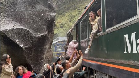 Peruda dəhşətli qatar QƏZASI &ndash; Ölən və yaralananlar var &ndash; VİDEO