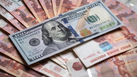 Rubldan REKORD göstərici - Dollara nisbətdə ən çox bahalaşan valyuta olub