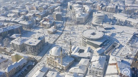 Bolu şəhərinə ilin ən güclü qarı YAĞDI &ndash; Hərəkət ÇƏTİNLƏŞDİ &ndash; VİDEO