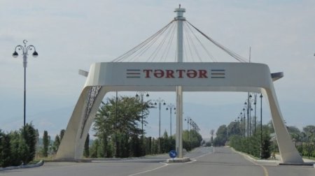 Tərtərdə minik avtomobili traktorun kotanına çırpılıb, bir nəfər ölüb