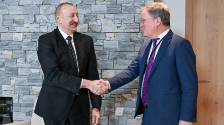 İlham Əliyev Davosda &ldquo;Vitol&rdquo; şirkətinin baş icraçı direktoru ilə görüşüb - FOTO