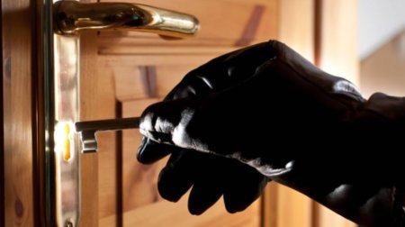 Evlərdən oğurluq edən 2 nəfər TUTULDU