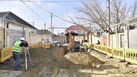 7 küçədə su və kanalizasiya xətlərinin yeri dəyişdirildi &ndash; Üzərində evlər tikilibmiş - FOTO/VİDEO