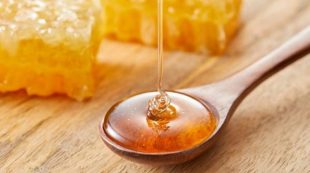 Bir qaşıq balın möcüzəvi FAYDALARI