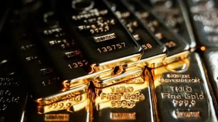 Qızılın qiymətində YENİ REKORD: 5 626,80 dollar