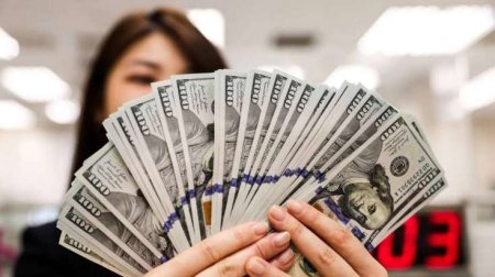 Əhali niyə dollar satır?