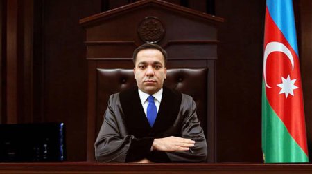 Həmkarları rüşvət alan hakimə güzəşt ETMƏDİ