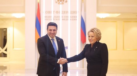 Alen Simonyan niyə Moskvaya gedib? - FOTO