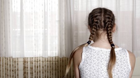 Atalığı tərəfindən seksual hərəkətlərə məruz qalan 11 yaşlı qız sığınacağa YERLƏŞDİRİLDİ - FOTO