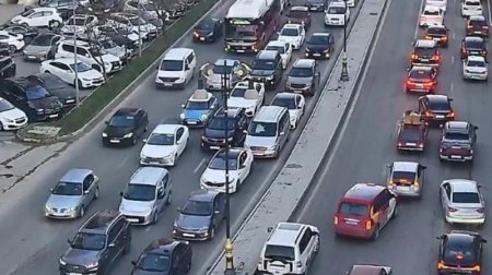 Paytaxtın bəzi yollarında TIXAC VAR