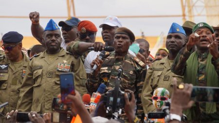 Bu ölkə əhalisini Fransa ilə müharibəyə hazırlaşmağa ÇAĞIRDI