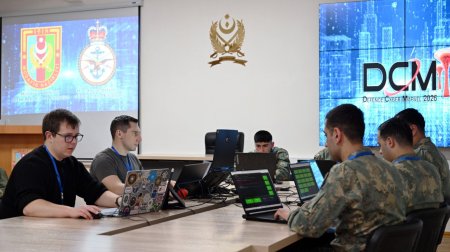 Azərbaycan və Böyük Britaniya hərbçiləri kibertəhlükəsizlik təlimində iştirak ediblər - FOTO