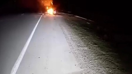 Salyanda DƏHŞƏT: Yanan avtomobili söndürmək istəyənləri maşın vurdu - Ölən var