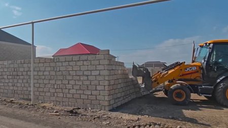 Gəncədəki qanunsuz tikililər söküldü &ndash; FOTO/VİDEO