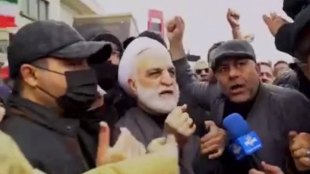 Xalq qorxmur dedi, özü raket zərbəsindən həyəcanlandı &ndash; VİDEO