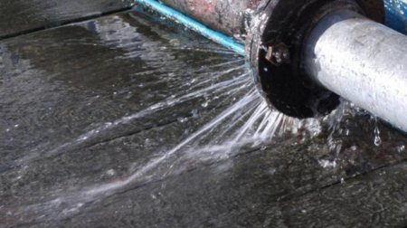 Bakıda səhər tezdən su borusu PARTLADI, hərəkət çətinləşdi - FOTO