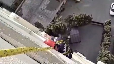 Bağlı qapı arxasında qalan azyaşlılar belə XİLAS EDİLDİ - VİDEO