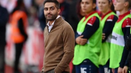 Qadın futbolçulara mesaj göndərdi - İşdən qovuldu