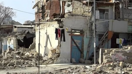 Bakıda evləri sökülən kiçik mülk sahibləri böyük mənzil tələb edirlər - VİDEO