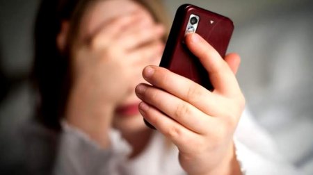 Həmcinsini yarıçılpaq şəkilləri ilə şantaj edən qadından XƏBƏR VAR