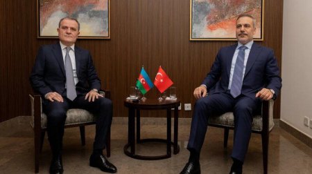 Ceyhun Bayramov Ər-Riyadda Hakan Fidanla görüşüb