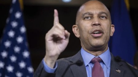 Nümayəndələr Palatasının Demokrat lideri: ABŞ-da rejimin dəyişməsinə ehtiyac var