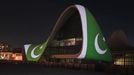 Heydər Əliyev Mərkəzinin binası üzərinə Pakistan bayrağı proyeksiya olundu