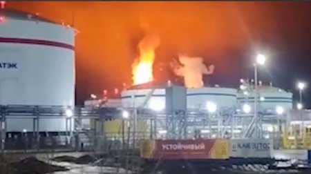 Ukrayna Rusiyanın ən böyük neft terminalına ZƏRBƏ ENDİRDİ &ndash; VİDEO