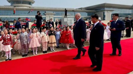 Lukaşenko Şimali Koreyada belə qarşılandı &ndash; VİDEO