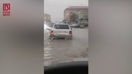 Masazır sular altında &ndash; Yağış yolları keçilməz etdi &ndash; VİDEO