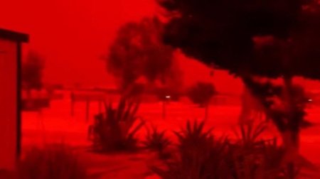 Avstraliyada səma qırmızıya boyandı - VİDEO