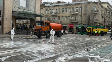 Paytaxtın 555 küçəsi yuyulub - FOTO