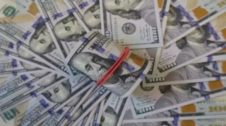 Puldan niyə metal qoxusu gəlir?