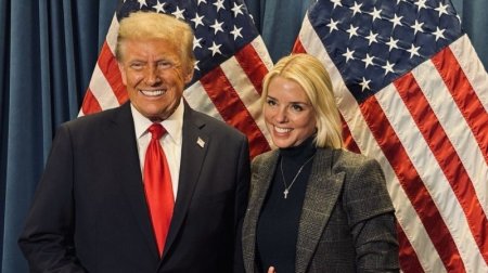 Tramp Pem Bondini vəzifəsindən AZAD ETDİ