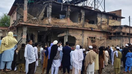 Pakistanda kamikadze polis bölməsinə hücum edib, ölənlər var - FOTO