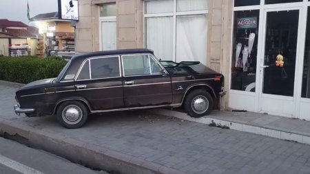 Kürdəmirdə avtomobil mağazaya ÇIRPILDI - VİDEO