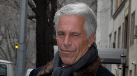 İlon Maskın atası: &ldquo;Epşteyn hələ də sağdır&rdquo;