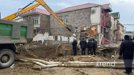 Bakıda kollektor üzərində tikilən ev tam söküldü - FOTO/VİDEO